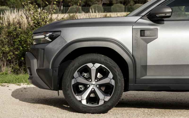 Dacia Duster Journey 2023, si evolve con il cambio automatico e