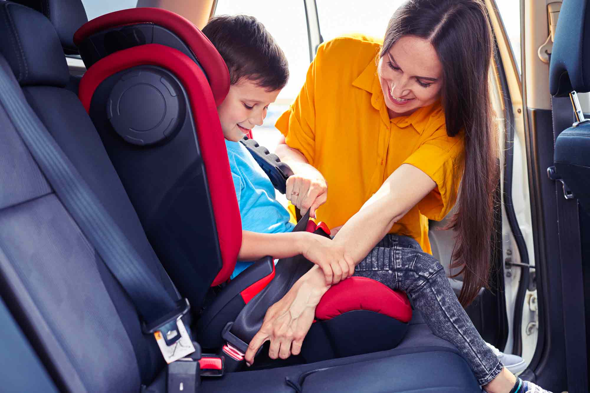 Seggiolini antiabbandono per auto: regole e caratteristiche. Bambini  lasciati in auto, uno scenario che si ripete (troppo spesso).