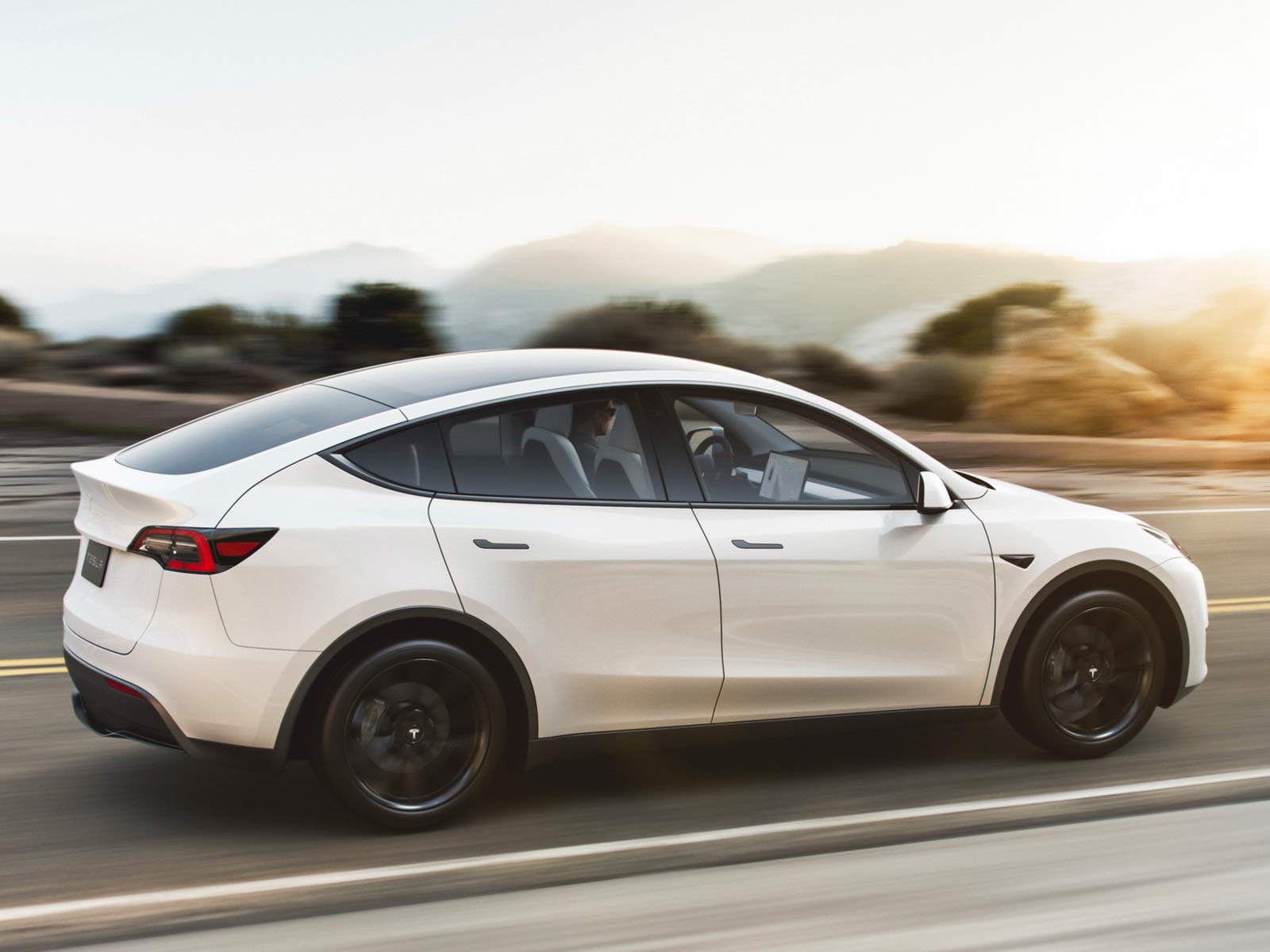 Tesla Model Y: Prezzi, Autonomia, Interni E Dimensioni